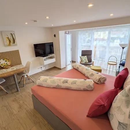 Haus Tobias Апартаменты *