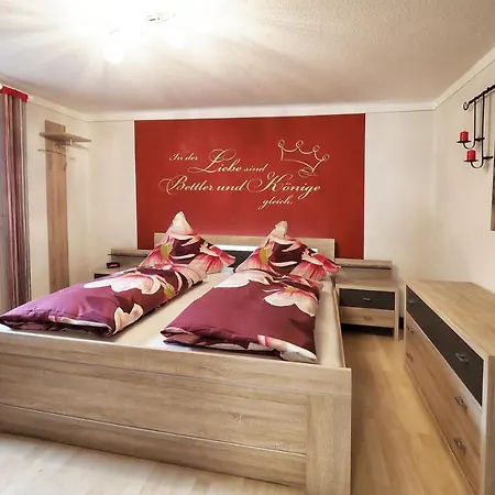 Haus Tobias Апартаменты *